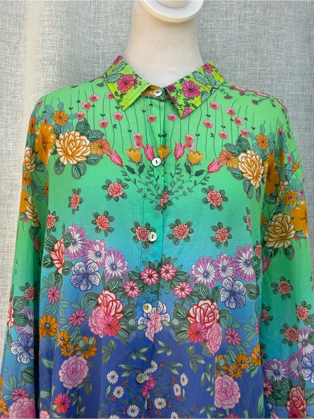 Johnny Was colorful floral button down shirt Rainbow Field Henley Popover tunic - Picture 5 of 10